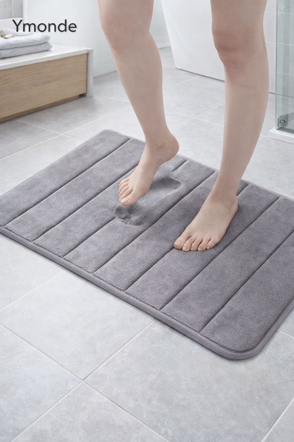 Light gray anti-slip shower and bath mat made of PVC – water-draining – 40×60 cm