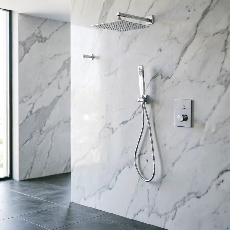 Ensemble de douche thermostatique encastrable argenté SilverNest avec douche à effet pluie et douchette à main de Ymonde