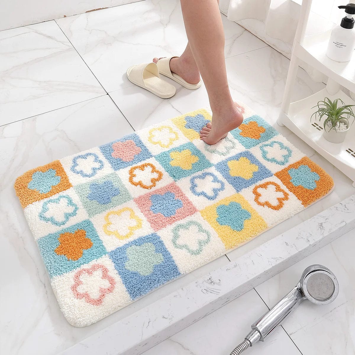 BloomJoy Fröhliche Badematte mit Blumenmuster | Ymonde