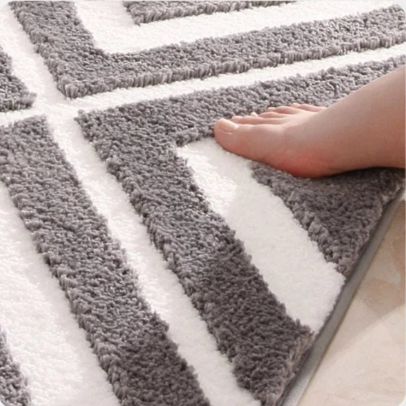StripeLuxe Bath Mat – Striped Design & Non-Slip Comfort | Ymonde