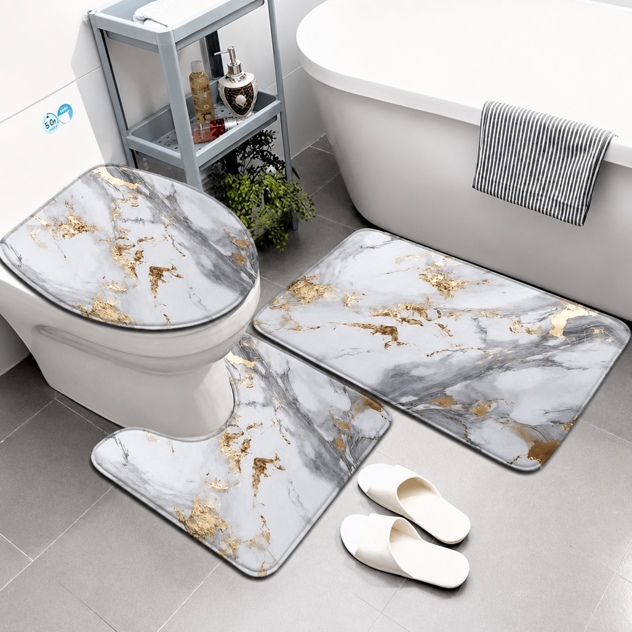 Ensemble de tapis de bain de luxe trois pièces avec aspect marbre et accents dorés d'Ymonde.